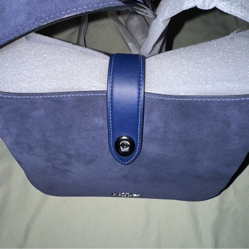 Coach Hadley Convertible Crossbody Bag. - Picture 2 of 4